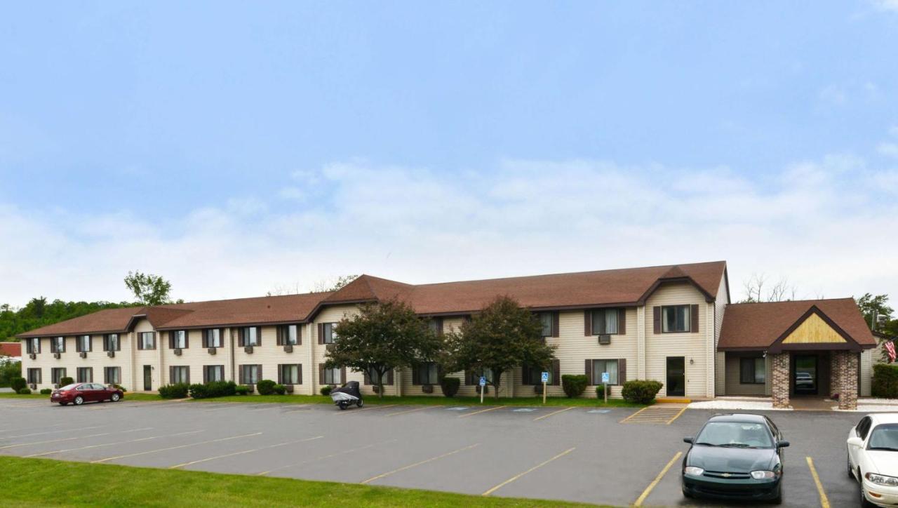 Magnuson Hotel Country Inn Ishpeming Exterior foto